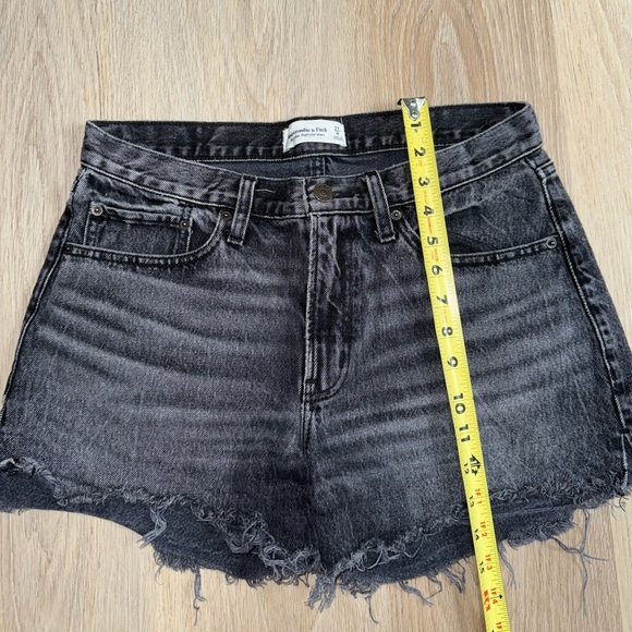 Abercrombie & Fitch Mid Rise Boyfriend Shorts - Black Distressed - Size 27/4 - Picture 5 of 5